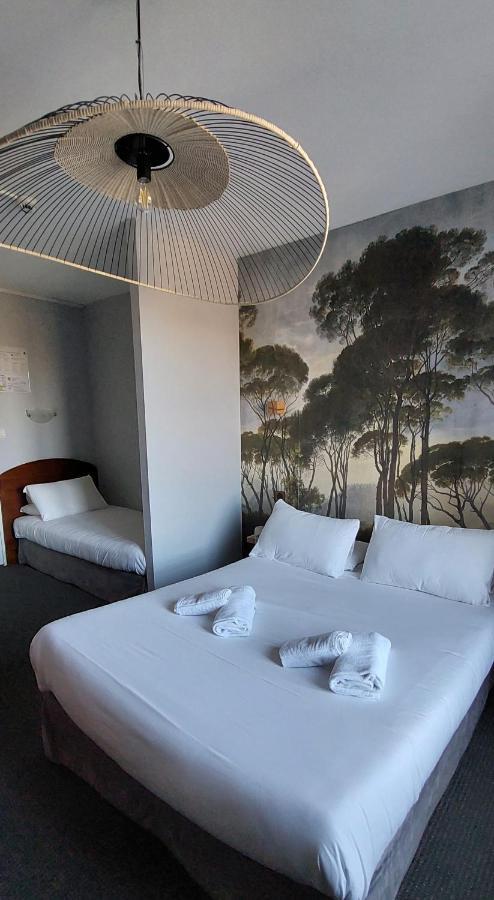 Logis Le Prieure Hotel โลโครน็อง ภายนอก รูปภาพ