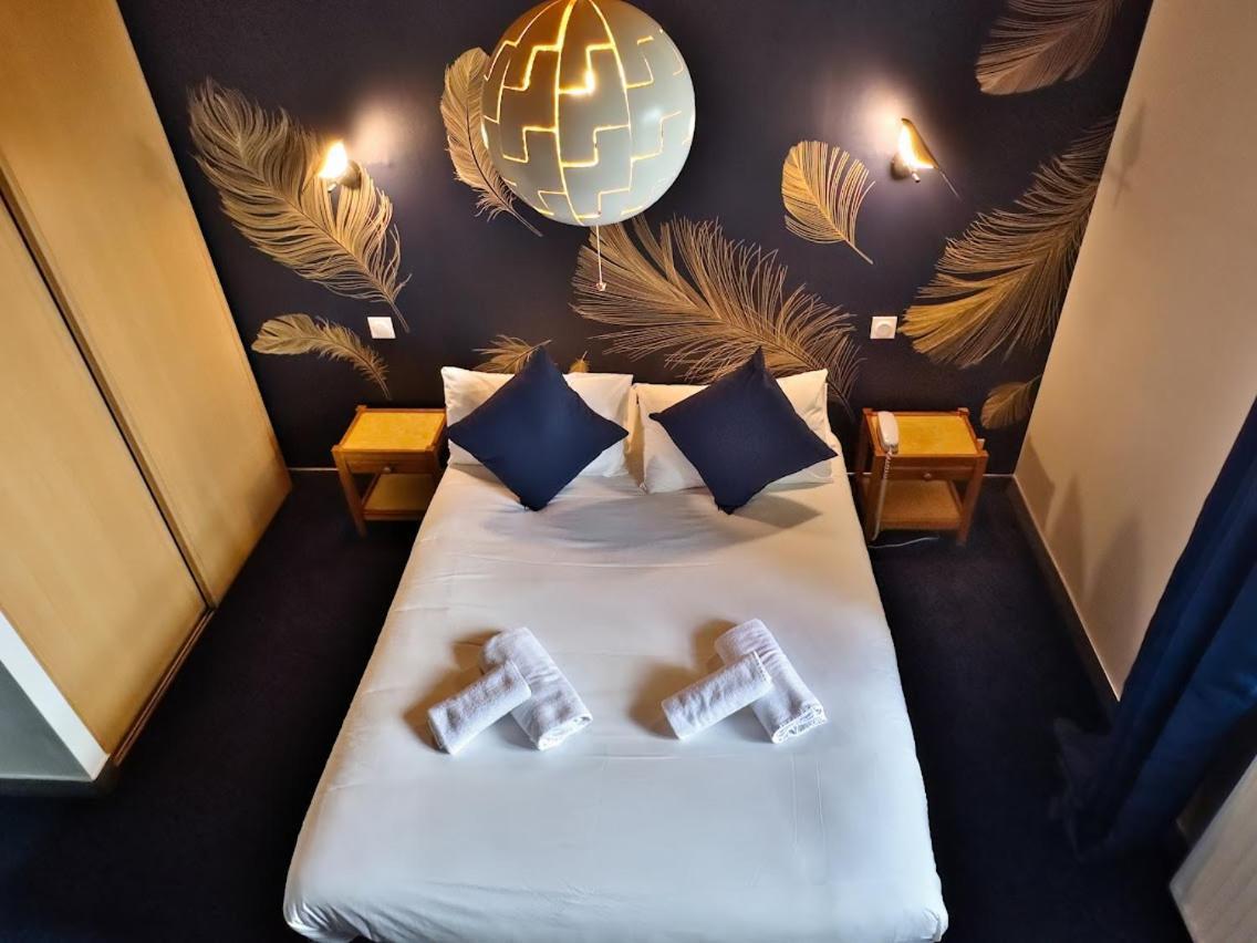 Logis Le Prieure Hotel โลโครน็อง ภายนอก รูปภาพ